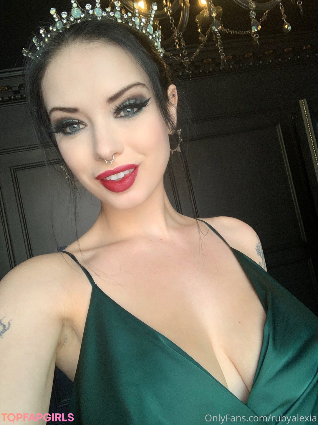 yoga pants onlyfans sexy photo