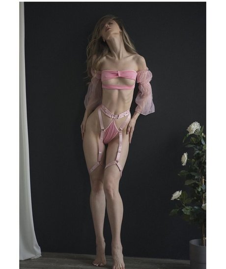 Morena de grandes tetas onlyfans exclusivo caliente galerías