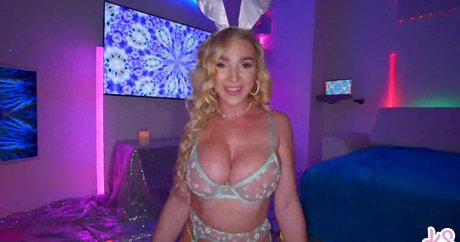 Kendra Sunderland modèle chaud img