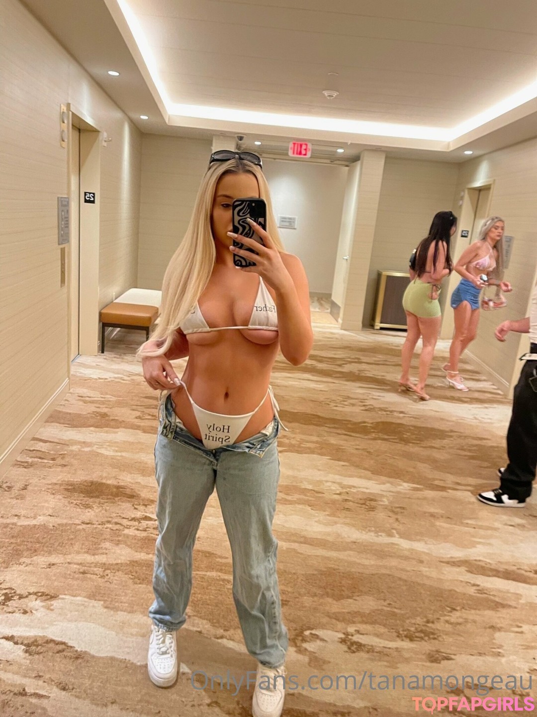 Tana Mongeau pretty star photo