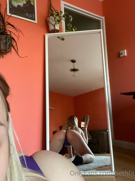 Bethfiit jolie star du porno galeries