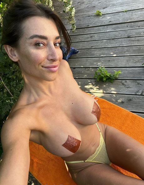 Gatito negro onlyfans desnudo superior archivo