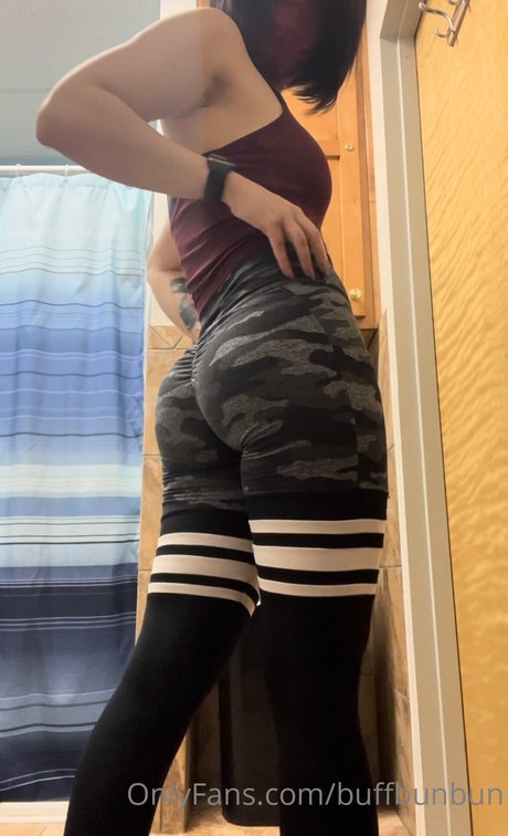 womanwearingred bonita estrella porno galería