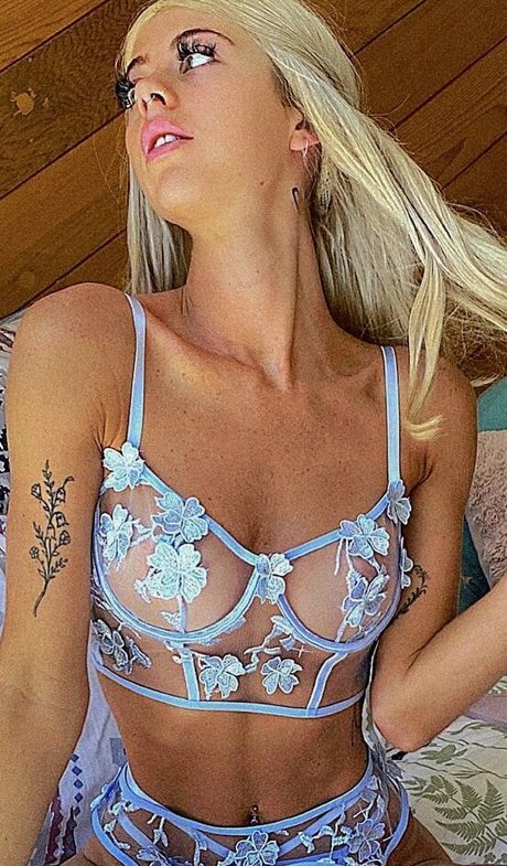 Amy Mason modèle joli des photos