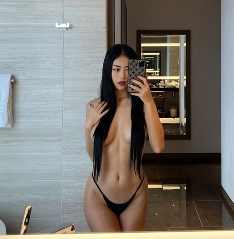 Rina Toeda modèle porno galerie