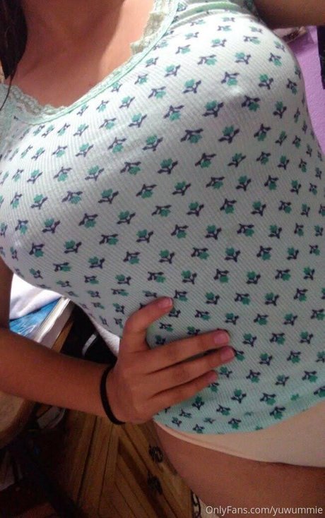 Yuwummie desnudos estrella porno foto