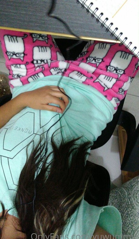 Yuwummie estrella porno desnuda foto