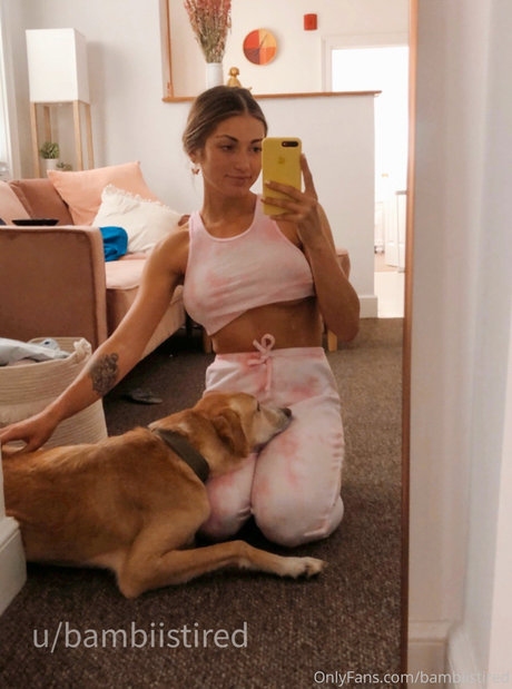 BambiIsTired modelo caliente archivo