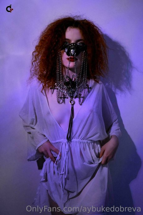 Aybuke Dobreva desnudos estrella galería