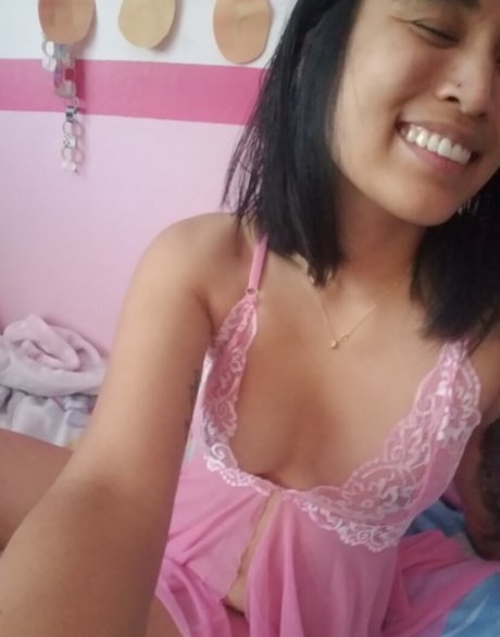 Ava Tran hot model pic