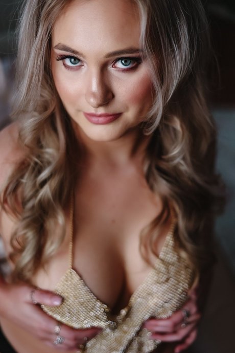 Jamie Claire Tully naked model pic