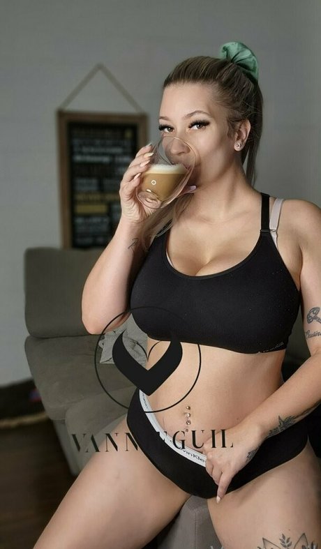 Vannieguil estrella porno caliente galerías