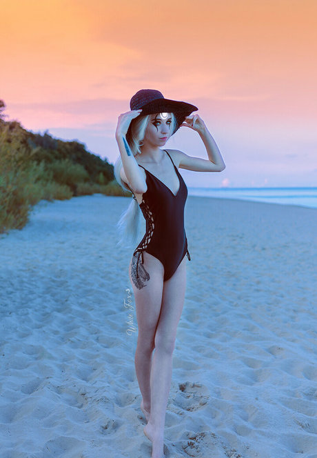 WhiteFox modèle sexy images