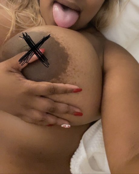 billiondollarboobs star du porno chaude photo