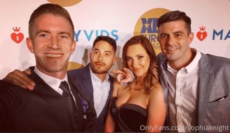 Sophia Knight estrella porno adulto foto