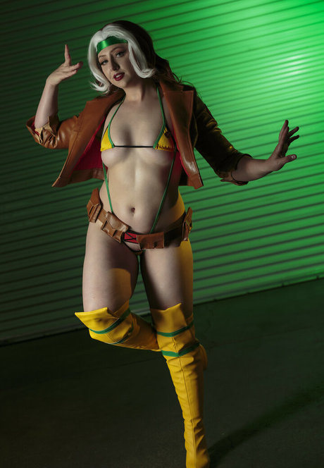 Feisty Vee modèle sexy images