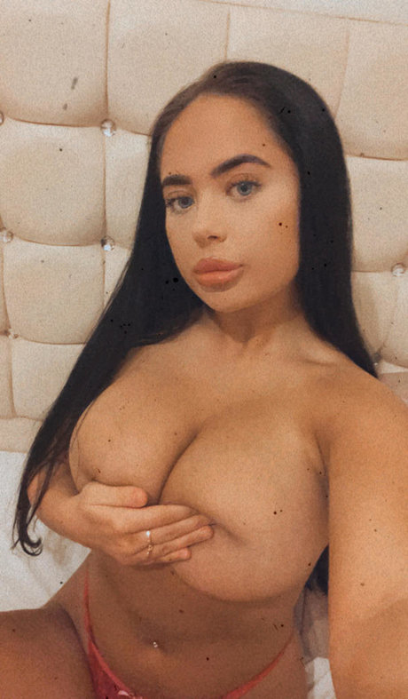 Morgan Gartry model top photo
