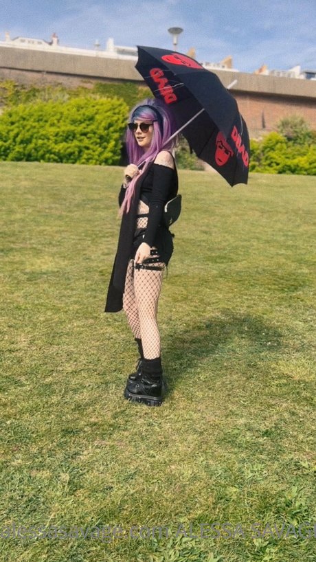 Alessa Savage modèle joli img