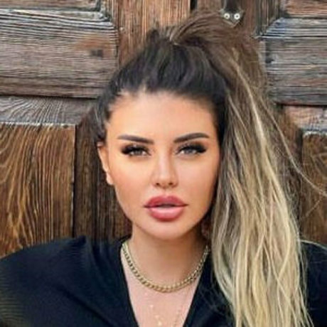 Ebru Polat star sexy photo