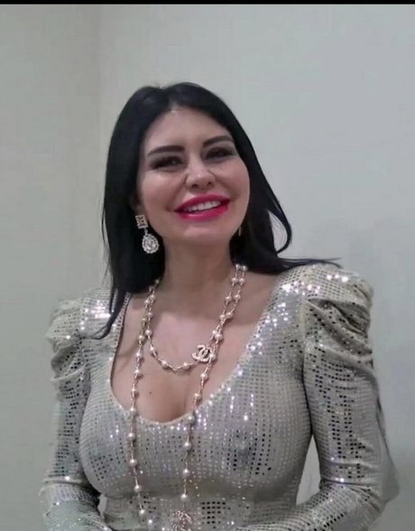 Ebru Polat hermosa estrella foto