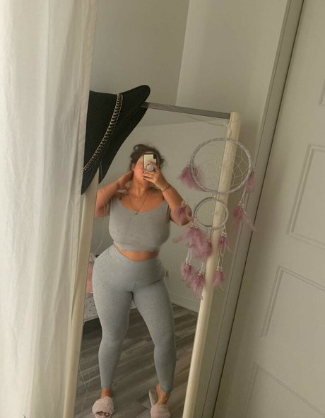 MiMiko Divine buena actriz imágenes