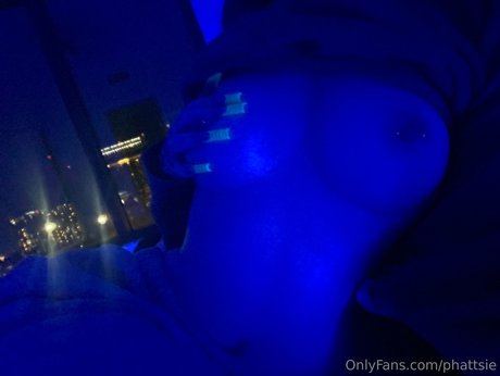 Phattsie estrella sexy imágenes