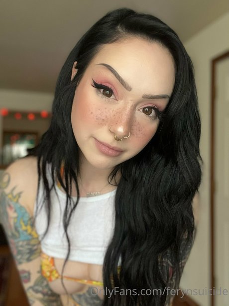 Feryn Suicide modèles nus images