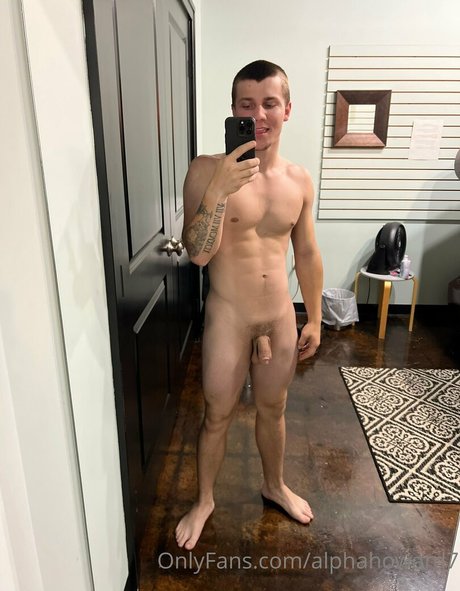 alphahoward7 naked actress image