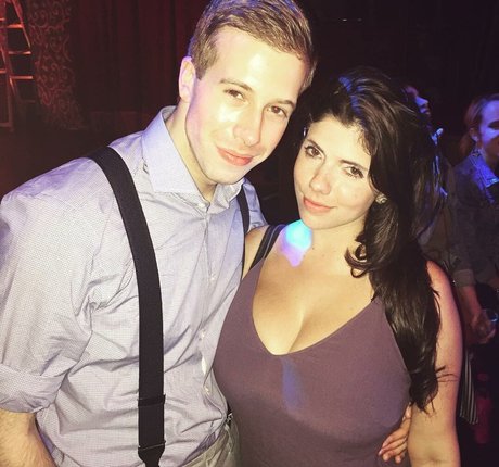 Emily H Barry xxx étoile galeries