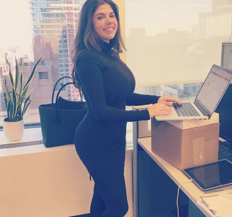 Emily H Barry estrella porno imágenes