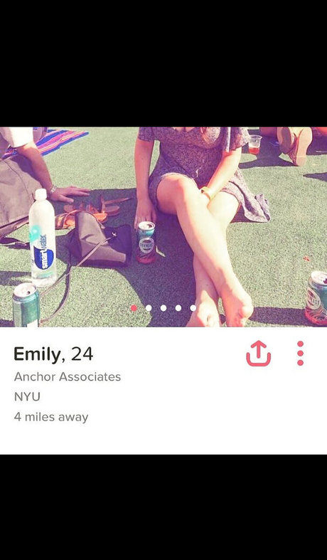 Emily H Barry modelo desnudo imagen