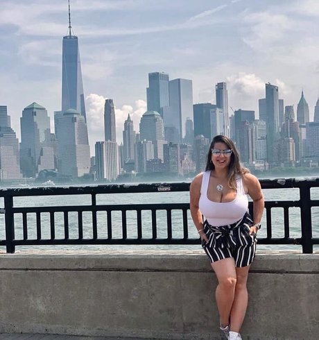 Sapir Sol actriz de desnudos archivo