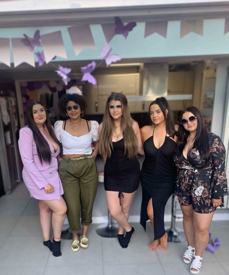 Molly Georgia Leach star pornographique images