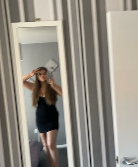 Molly Georgia Leach mannequin photo