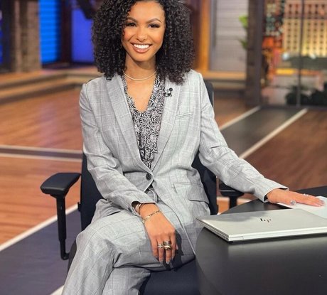 Malika Andrews high quality model images