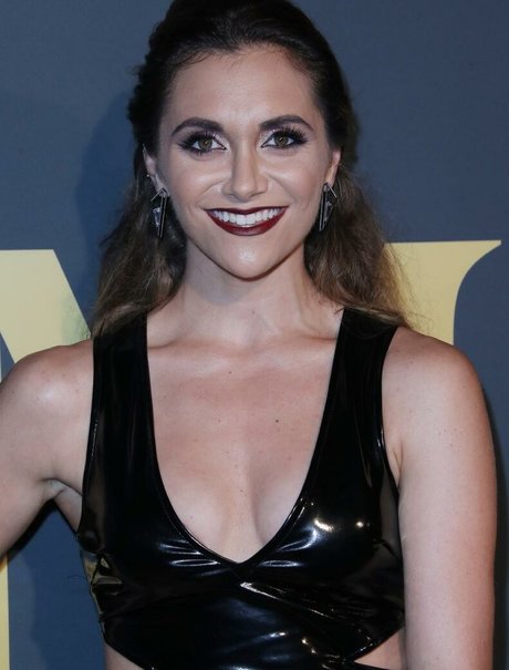 Alyson Stoner modelo caliente fotos