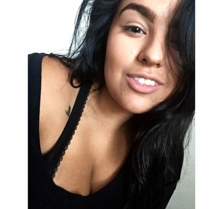 Charlotte Godoy actrice chaude img