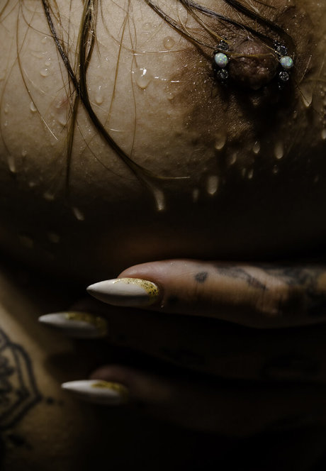 Cauuution nude actress picture