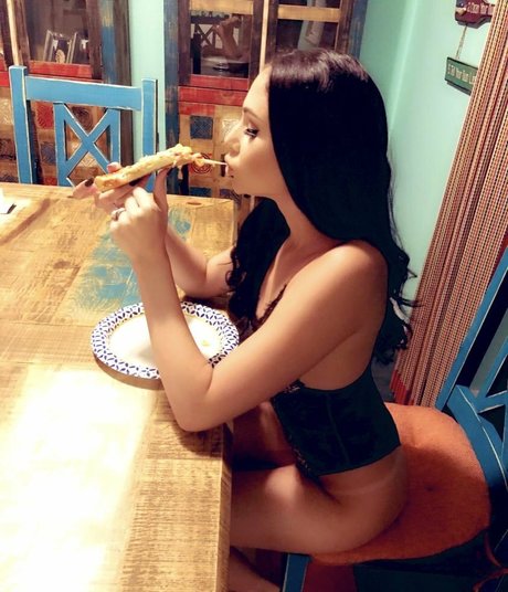 arianamarie modèle parfait photo