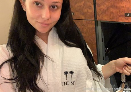 arianamarie modèle érotique photos