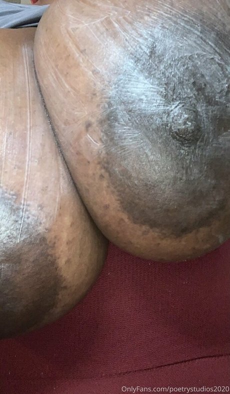 poetrystudios2020 modelo galería