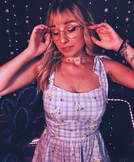 Maya ASMR erotic actress photo