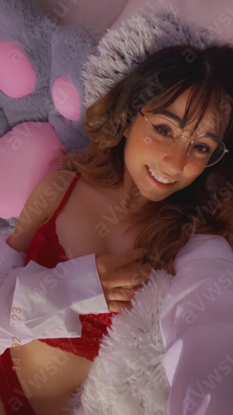 Maya ASMR estrella porno hermosa archivo