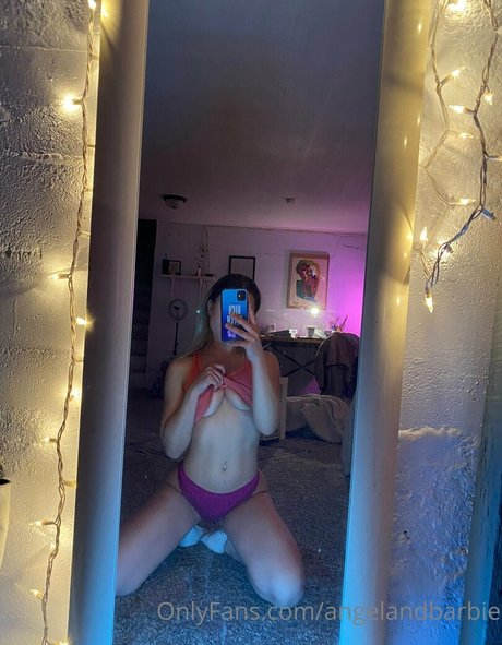 Lily Hale sexy star photo