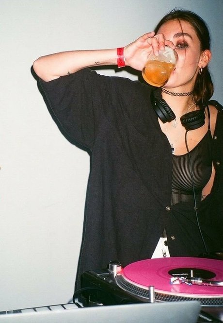 blonde en forme OnlyFans top exclusif images