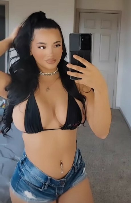 Ochoa Precious modelo xxx galería