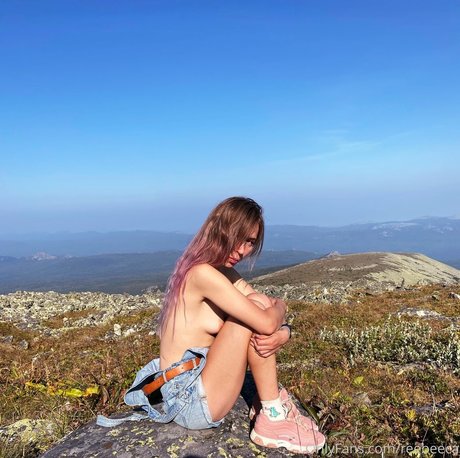 Reebeeca modelo desnuda foto