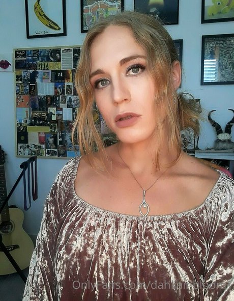 dahliainbloom1 belle étoile archive