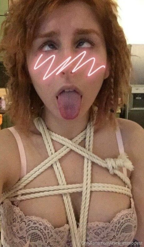 alice immodest sexy star pics