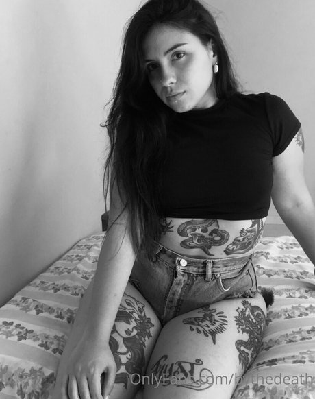 kikithedeath mannequin photo